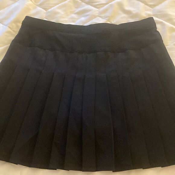 Tail Tech Performance Black Pleated Tennis Skirt with Shorts. Size XS. - Picture 2 of 6
